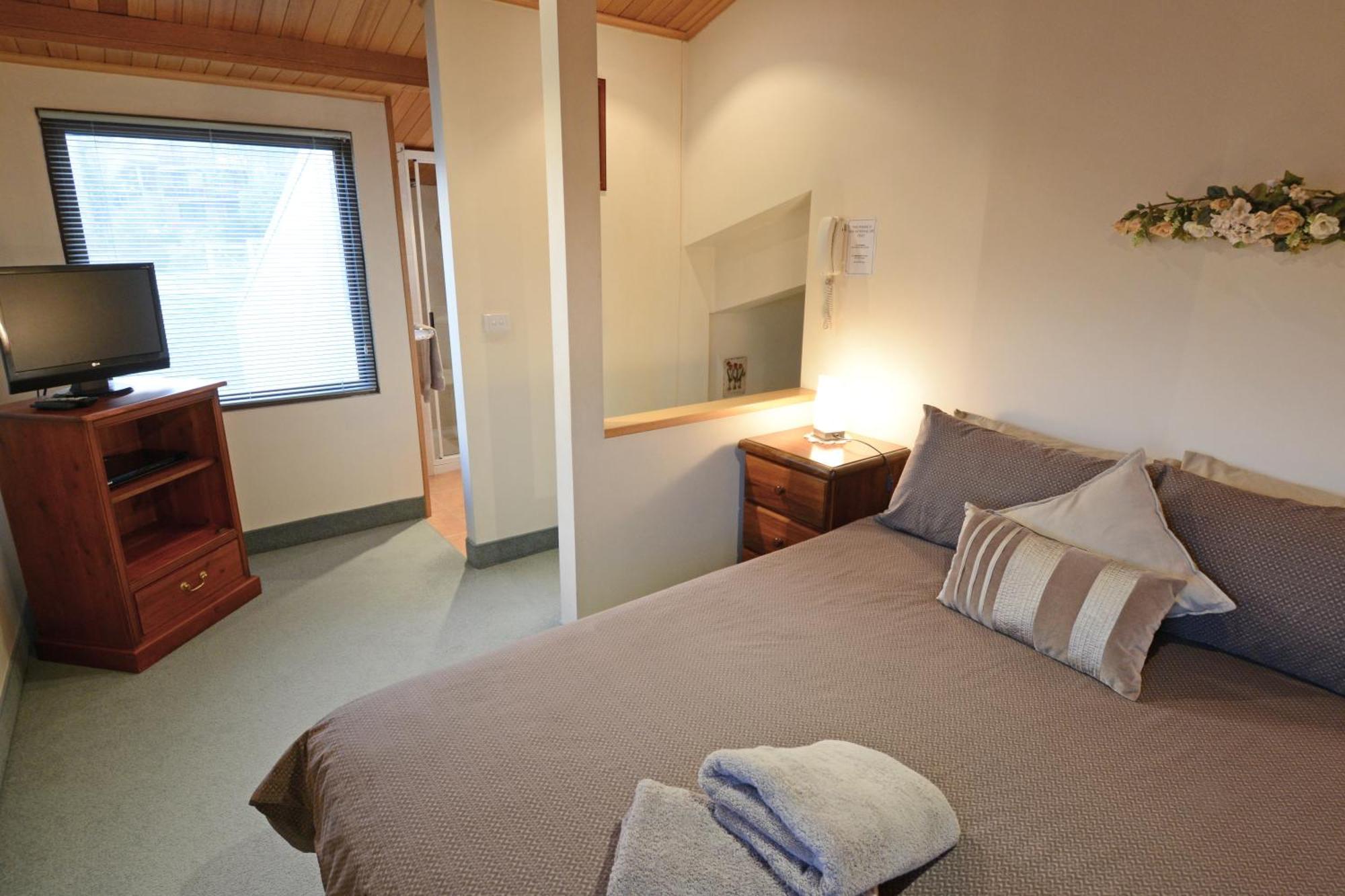 Falls Creek Country Club Room photo